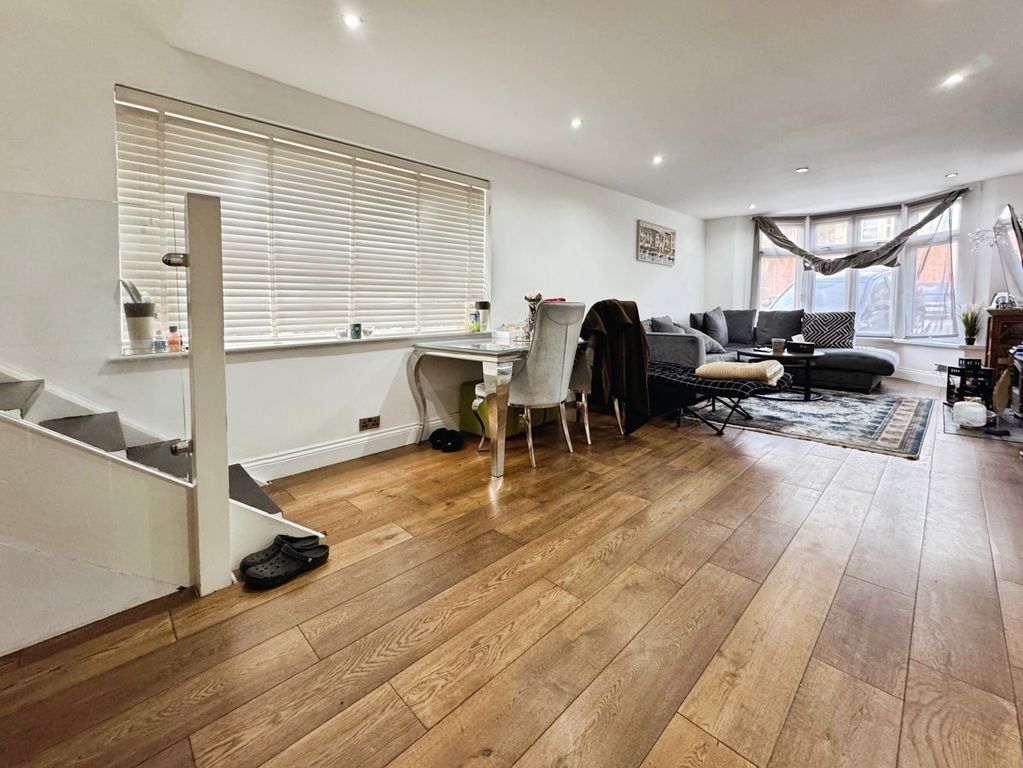 Property photo 3 of 20 Pbox-Img.Jpg