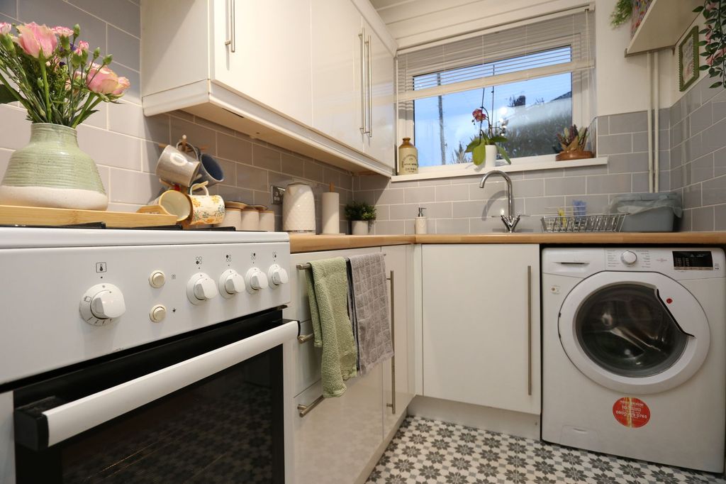 Property photo 3 of 24