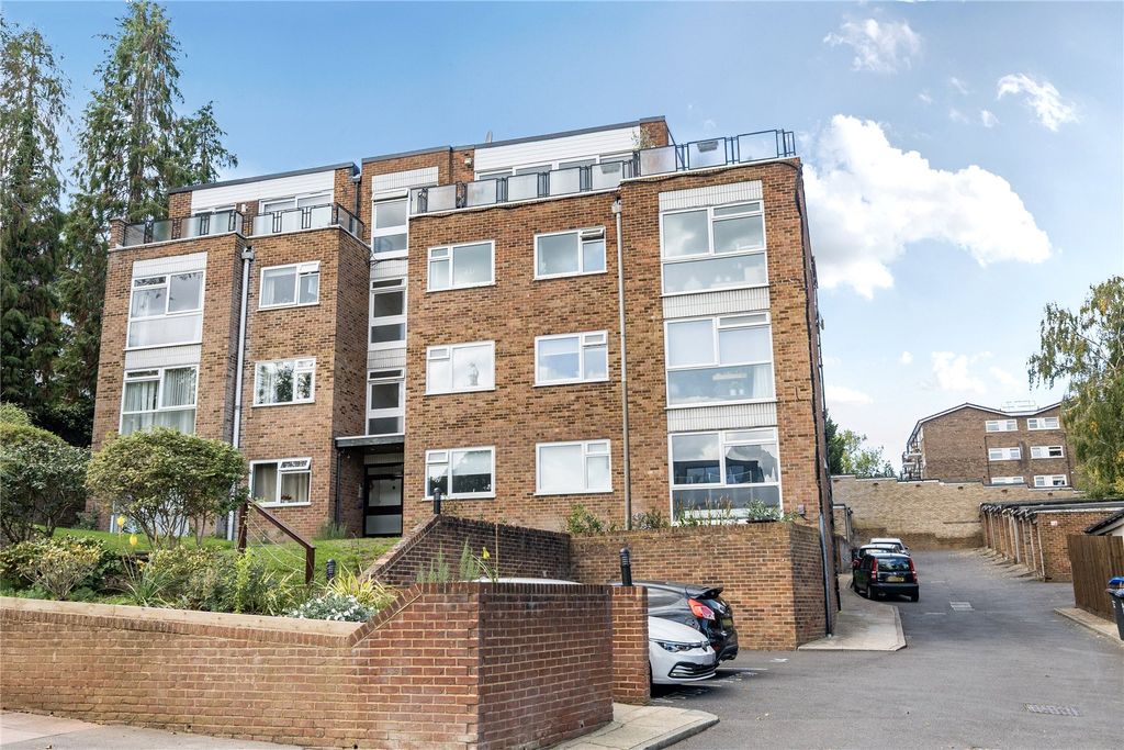 Property photo 1 of 31 Picture No. 11