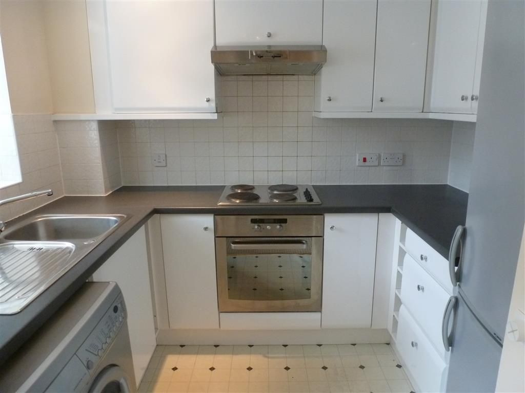 Property photo 2 of 10 Kitchen