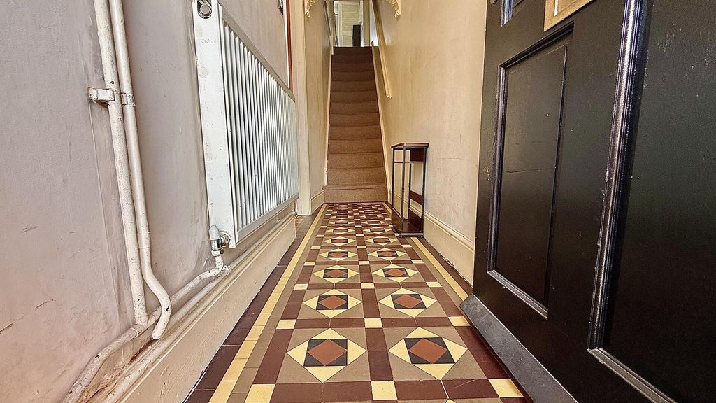 Property photo 2 of 10 Hallway
