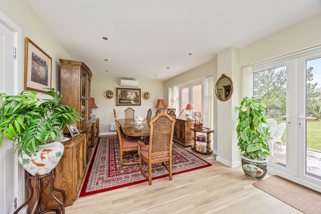 Property photo 3 of 22 Kitchen/Dining