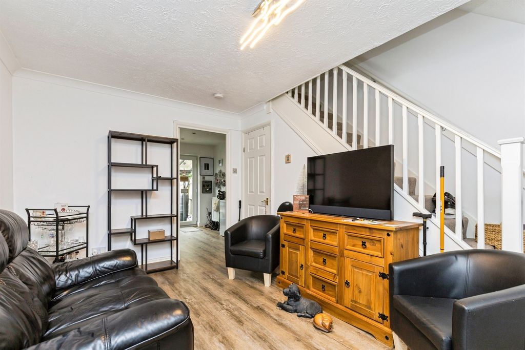 Property photo 2 of 20