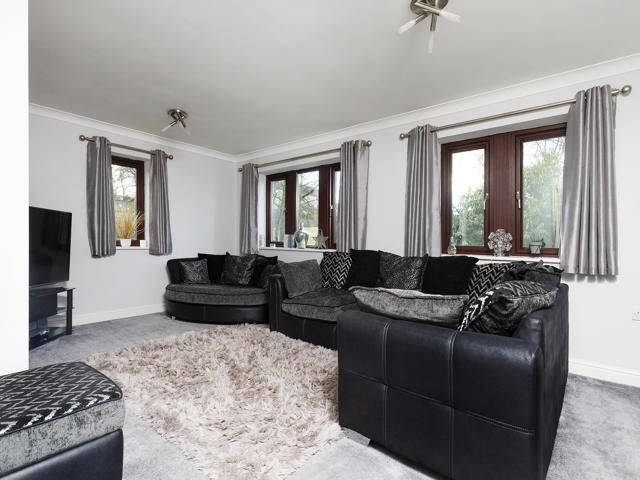 Property photo 2 of 74
