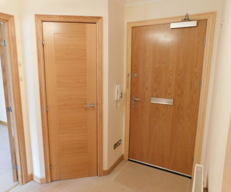 Property photo 2 of 15 Entrance Hall
