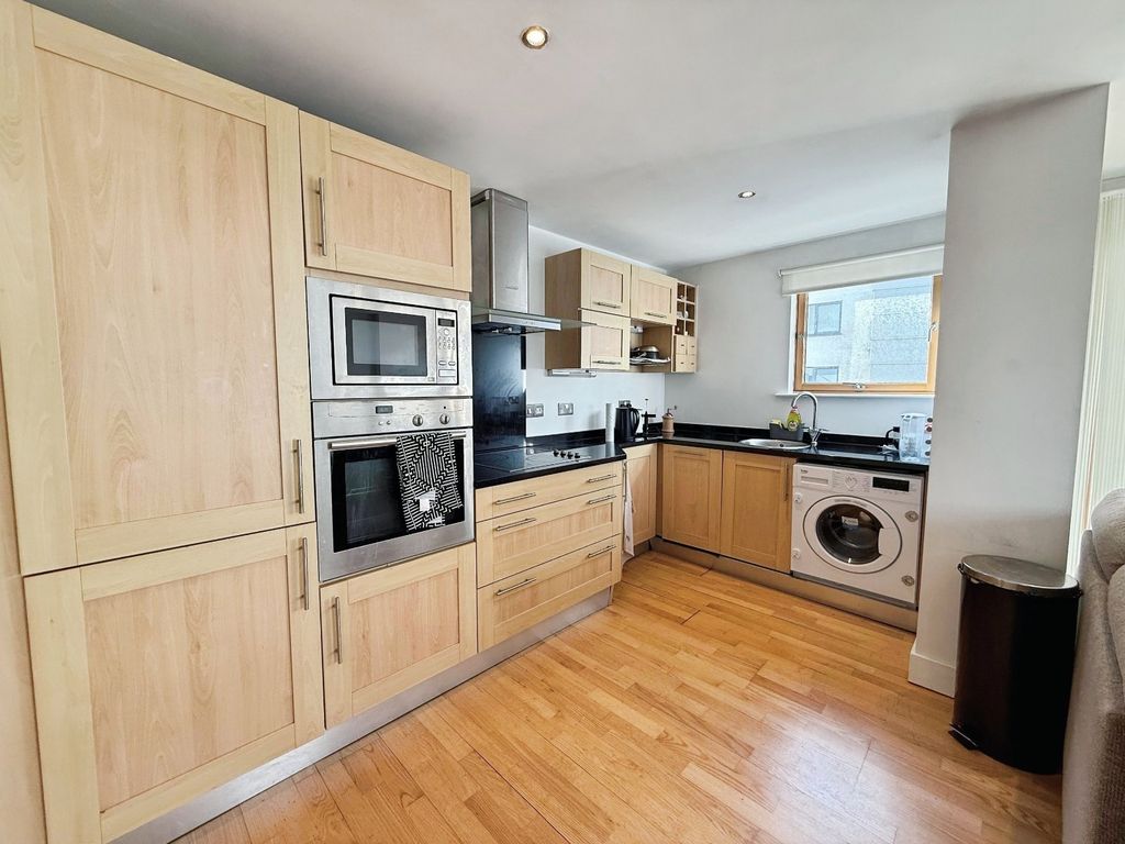 Property photo 2 of 8 Picture No. 24