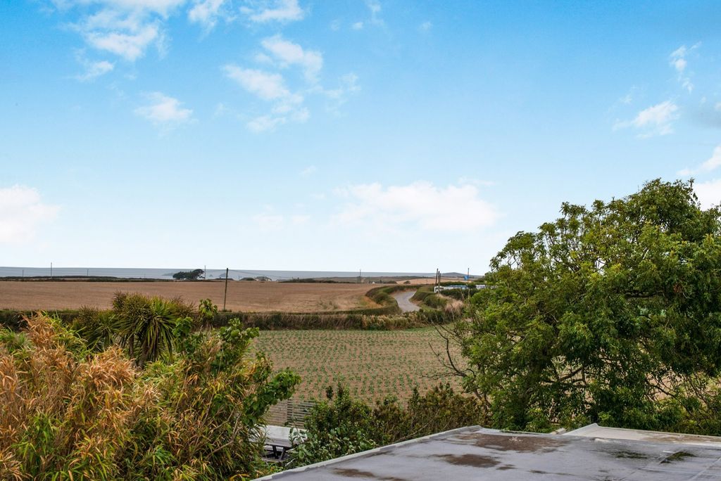 Property photo 2 of 19 Pbox-Img.Jpg