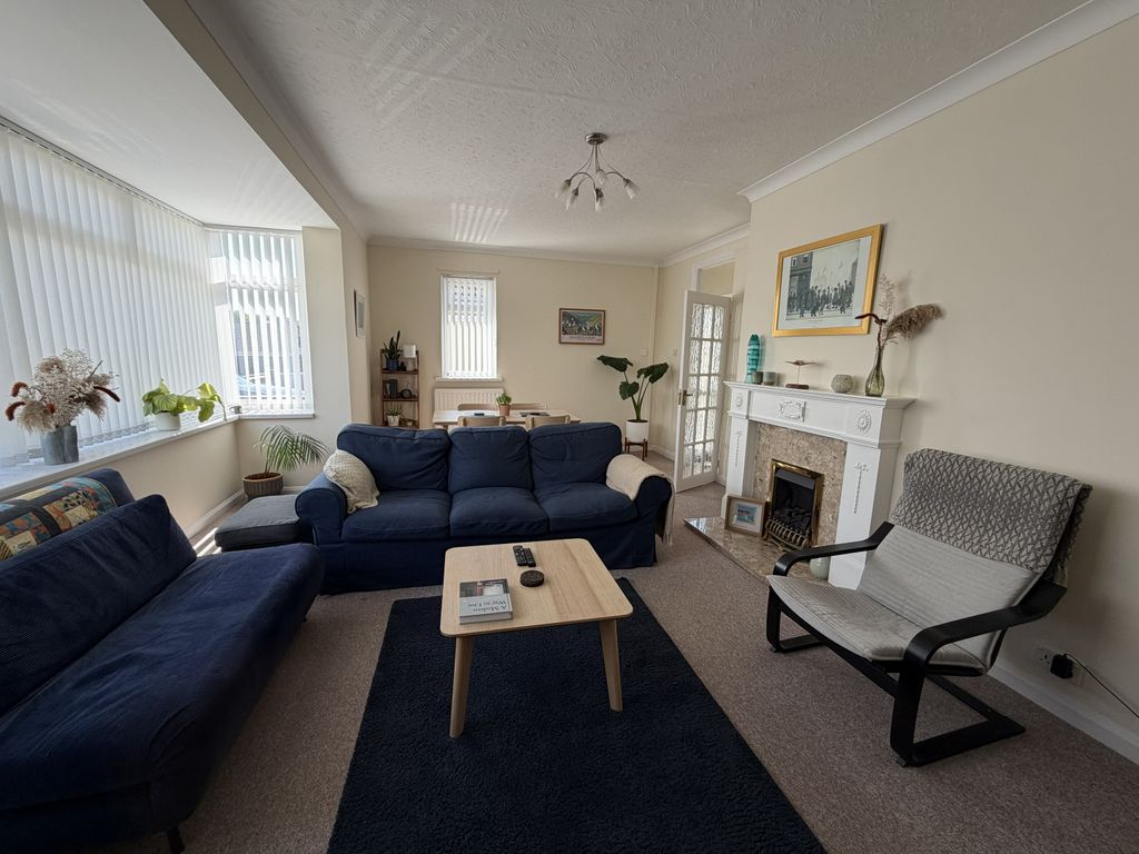 Property photo 2 of 19 Livingroom Porthcawl Cf36