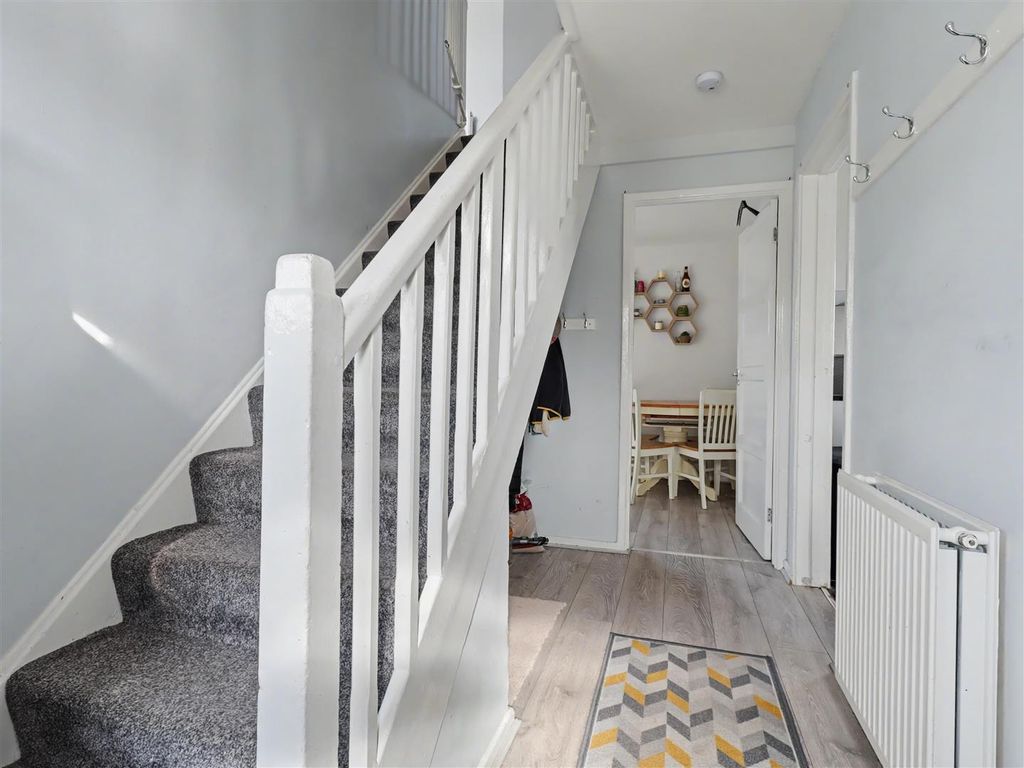 Property photo 3 of 15 Entrance Hallway