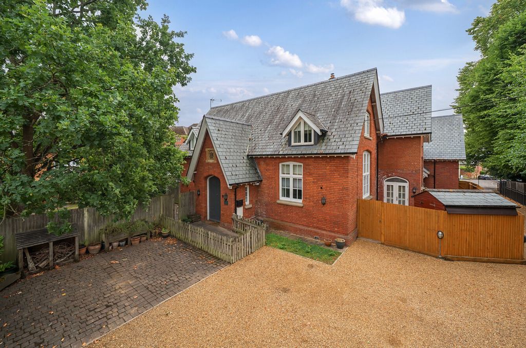 Property photo 1 of 29 1331595-1-688c8F1...