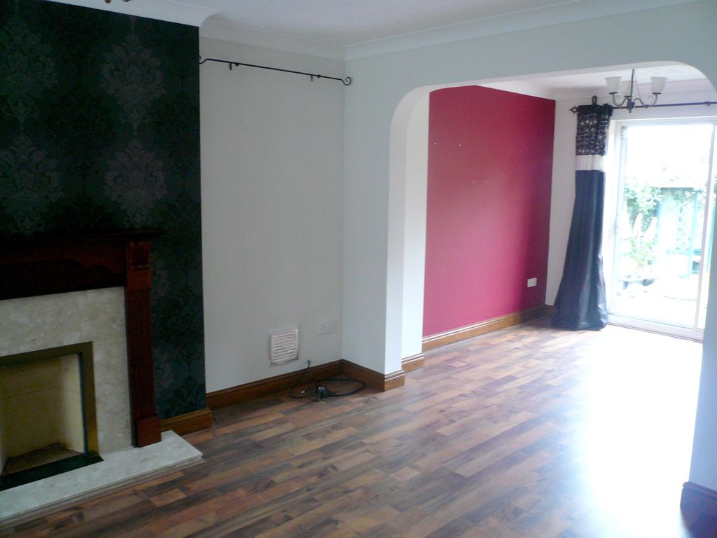 Property photo 3 of 7 Living Room