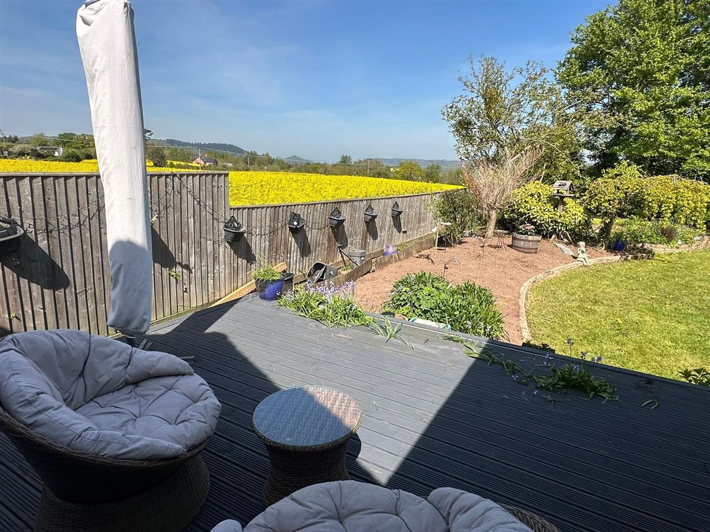 Property photo 2 of 21