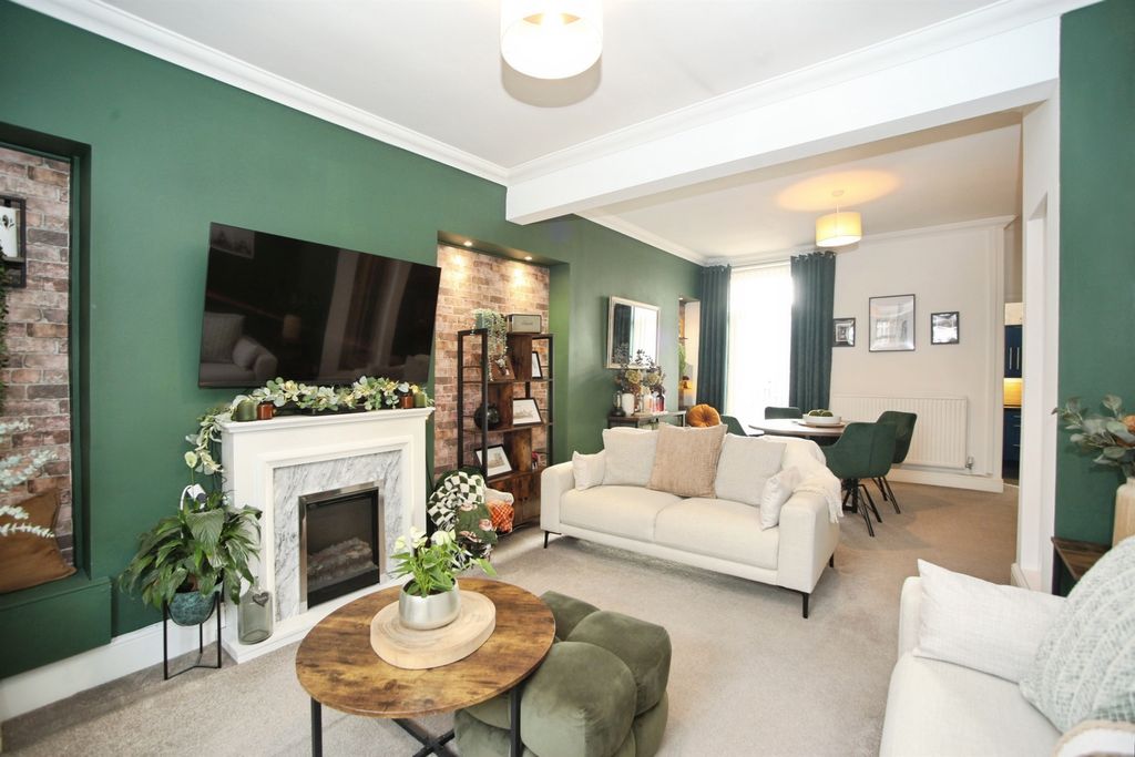 Property photo 3 of 27