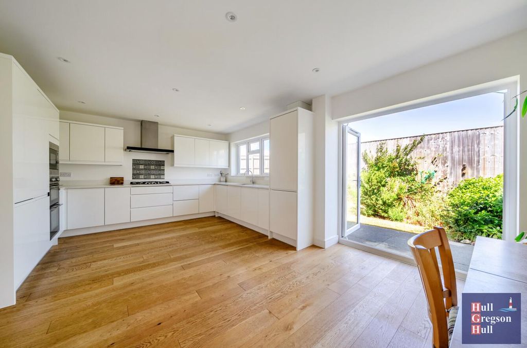 Property photo 2 of 31 551B5Ece-4280-4c87-9Cb8-F8B4099634A3.Jpg