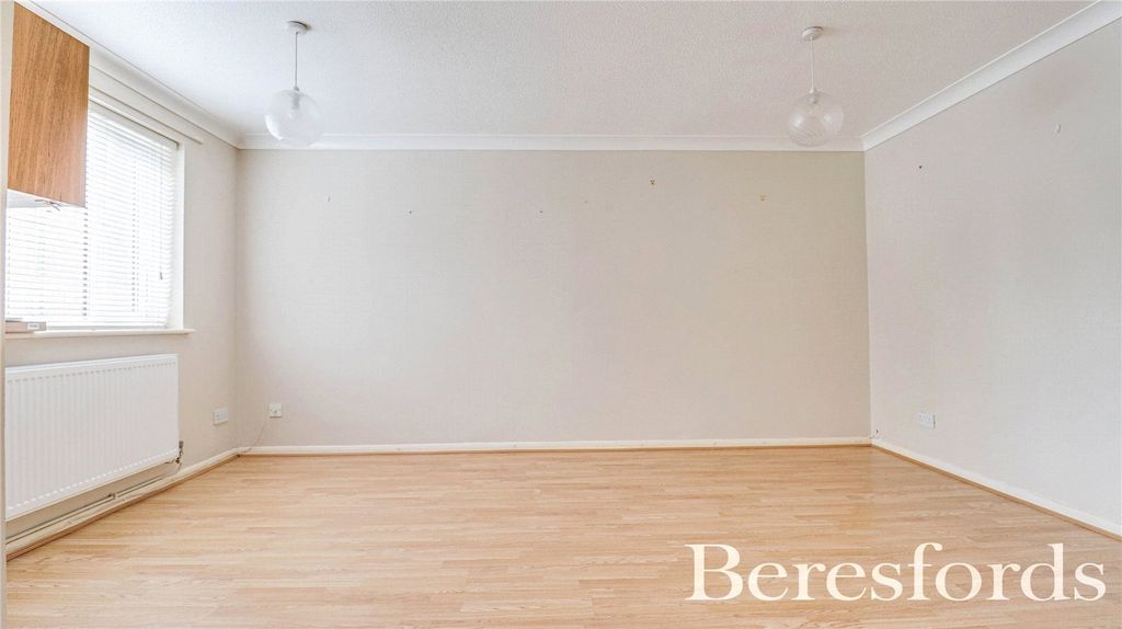 Property photo 2 of 8 Lounge