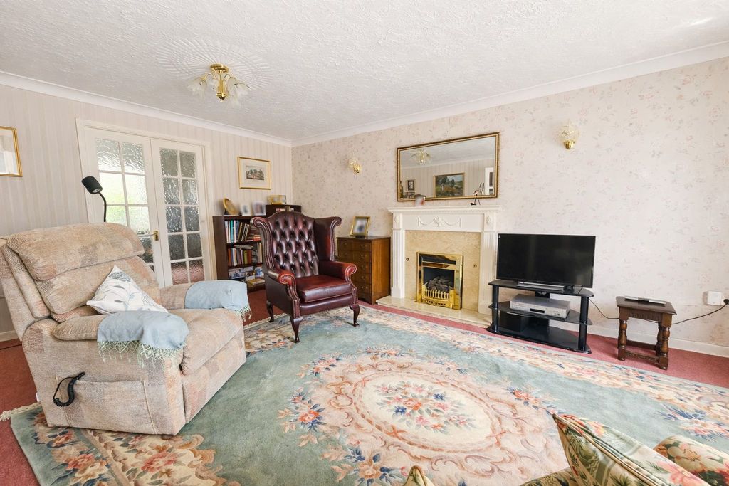 Property photo 2 of 13 Lounge