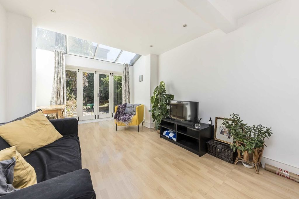 Property photo 2 of 9