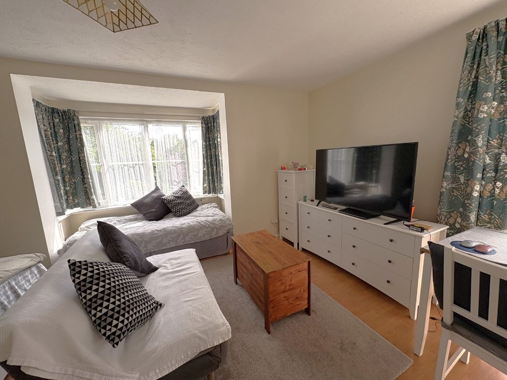 Property photo 2 of 7 717182