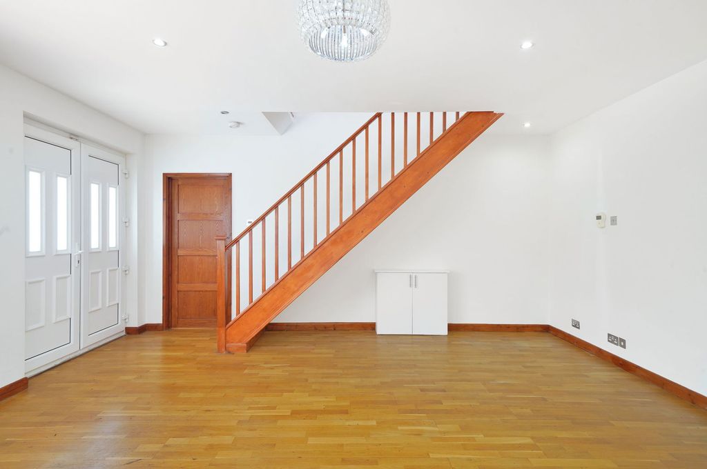 Property photo 2 of 27