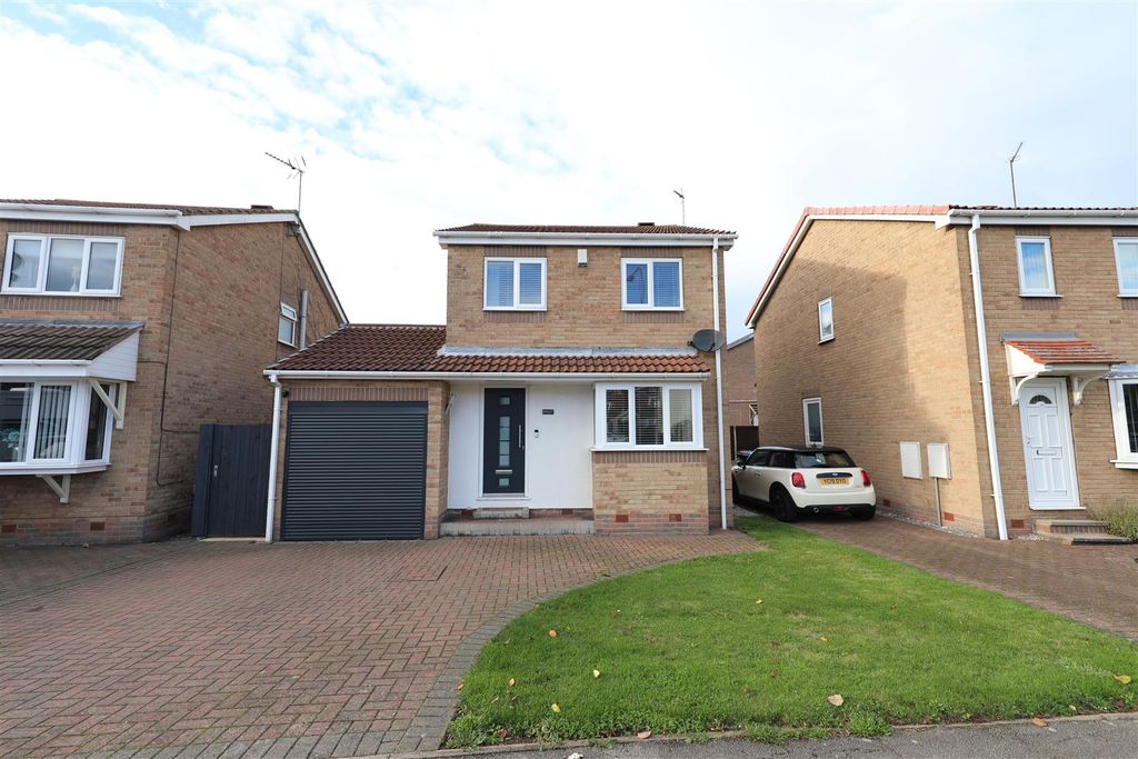 Property photo 1 of 21 Front