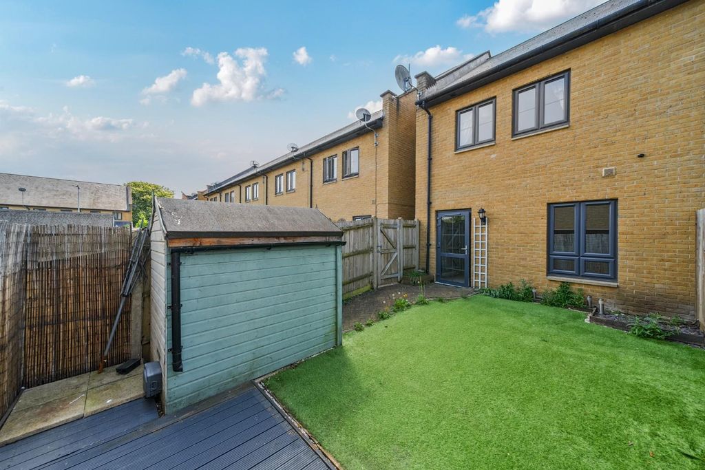 Property photo 2 of 15 19-682329dc38ce9-1291218-Arw-19.Jpg