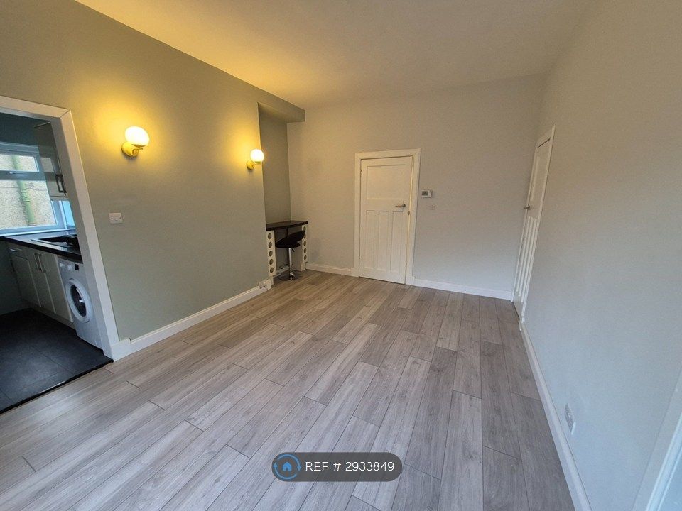 Property photo 3 of 22 Living Room