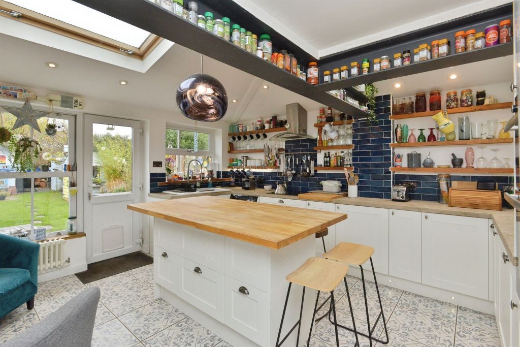 Property photo 3 of 17