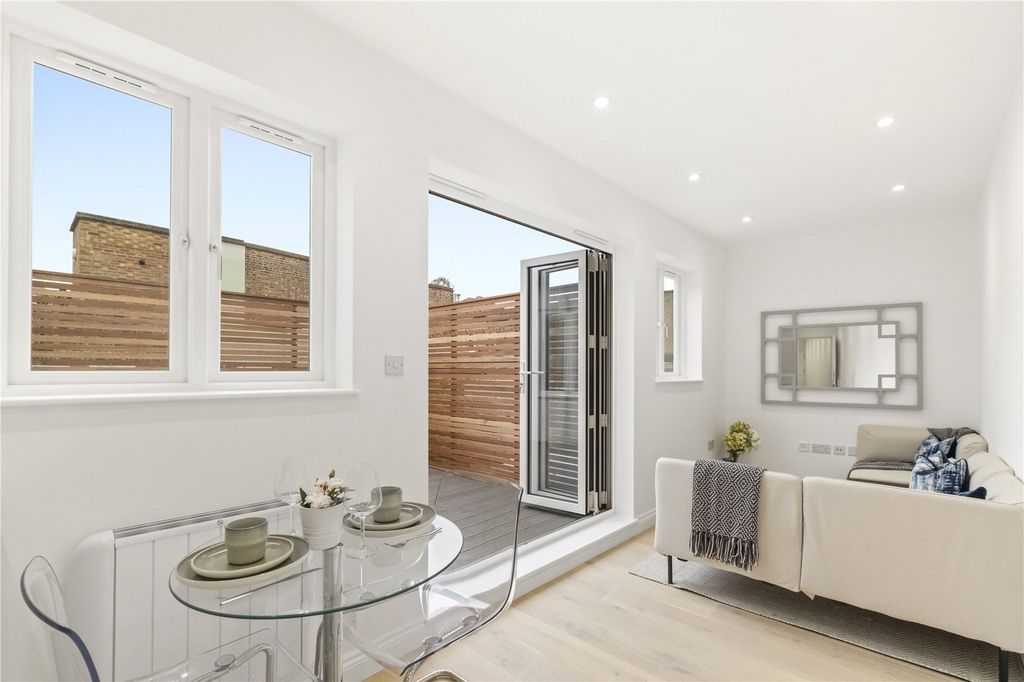 Property photo 3 of 10 Kitchen