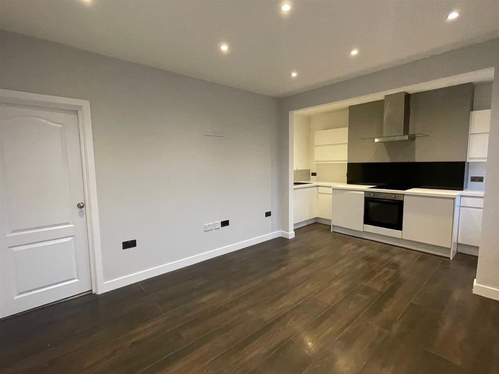 Property photo 3 of 9 8F9Def80-Ec68-47c7-A57d-0Dcf3374B428.Jpg