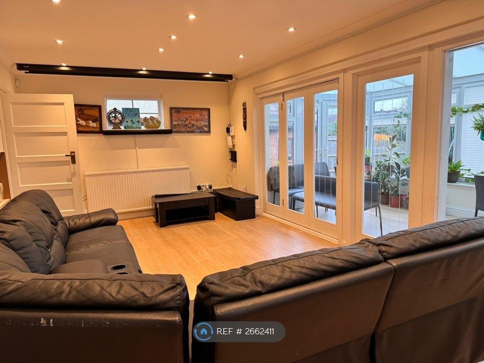 Property photo 2 of 11 Reception 1