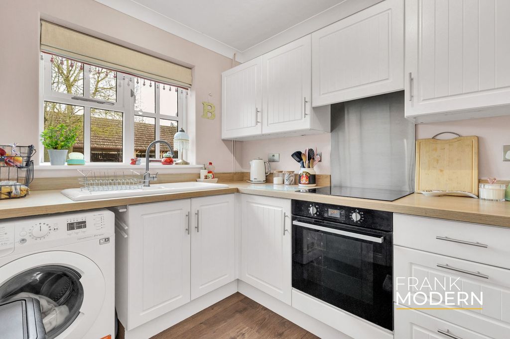 Property photo 3 of 27 Kitchen