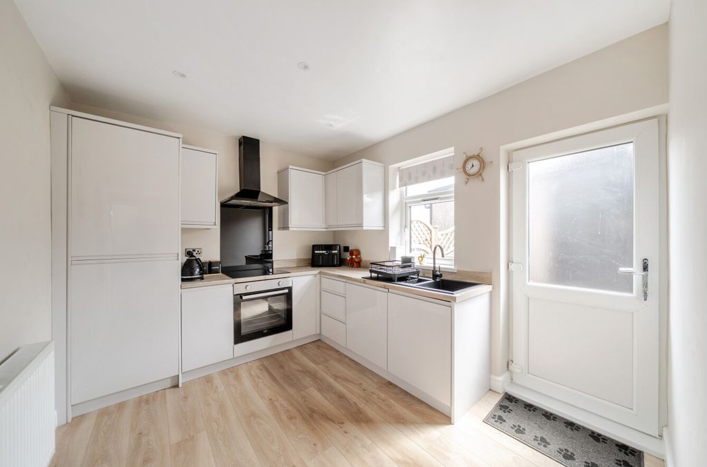 Property photo 3 of 21 1477799-9-6A2Febe...