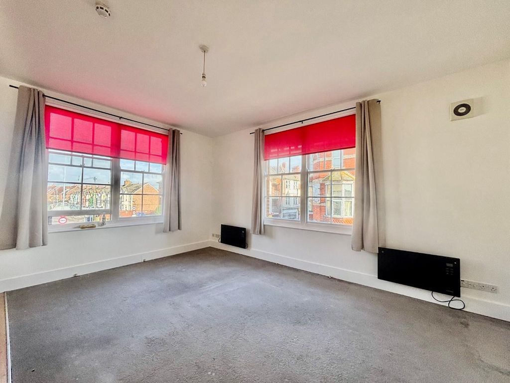 Property photo 3 of 8 Kitchen Lounge 1.Jpg