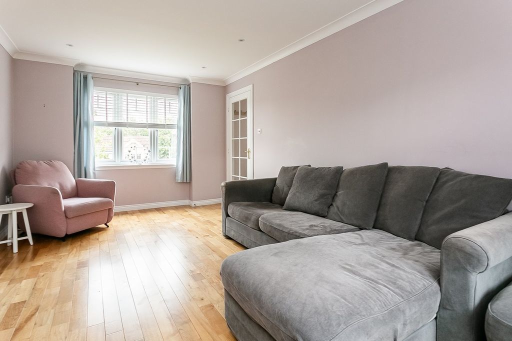 Property photo 2 of 34