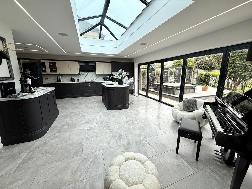 Property photo 2 of 29