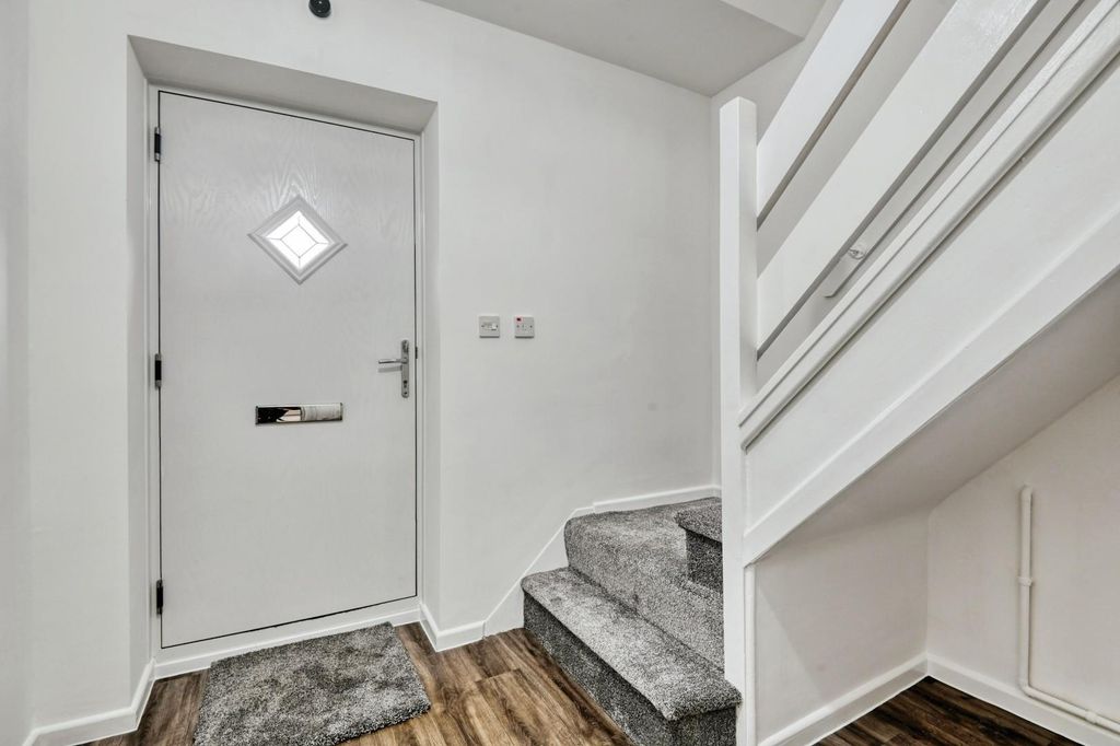 Property photo 2 of 21 28Ste20.Jpg