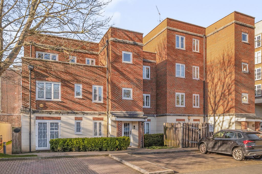 Property photo 1 of 9