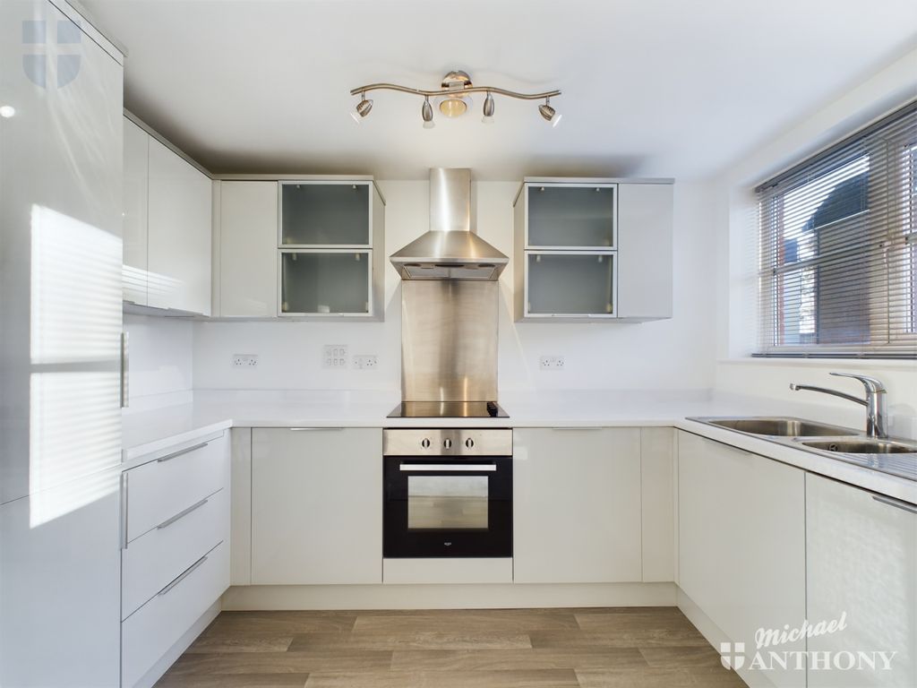 Property photo 2 of 10 Cam03218G0-Pr0015-Still007