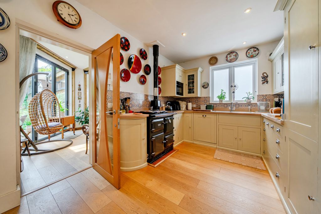 Property photo 3 of 20 1479371-17-6A300d...