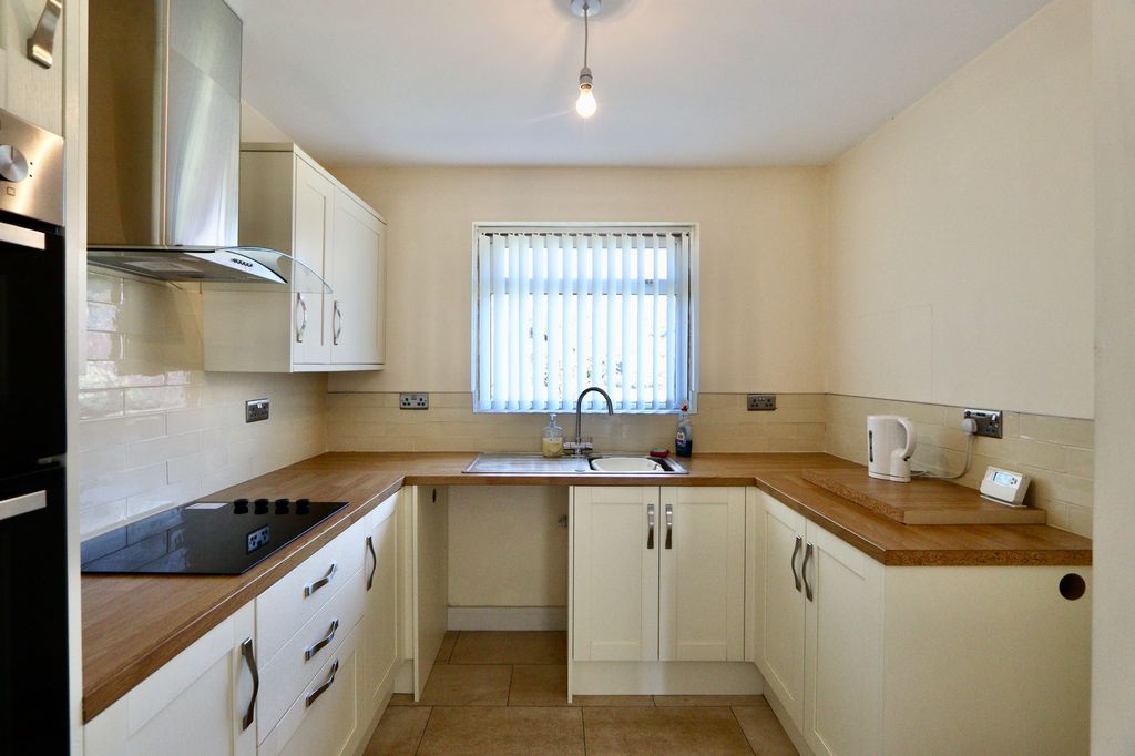 Property photo 2 of 27