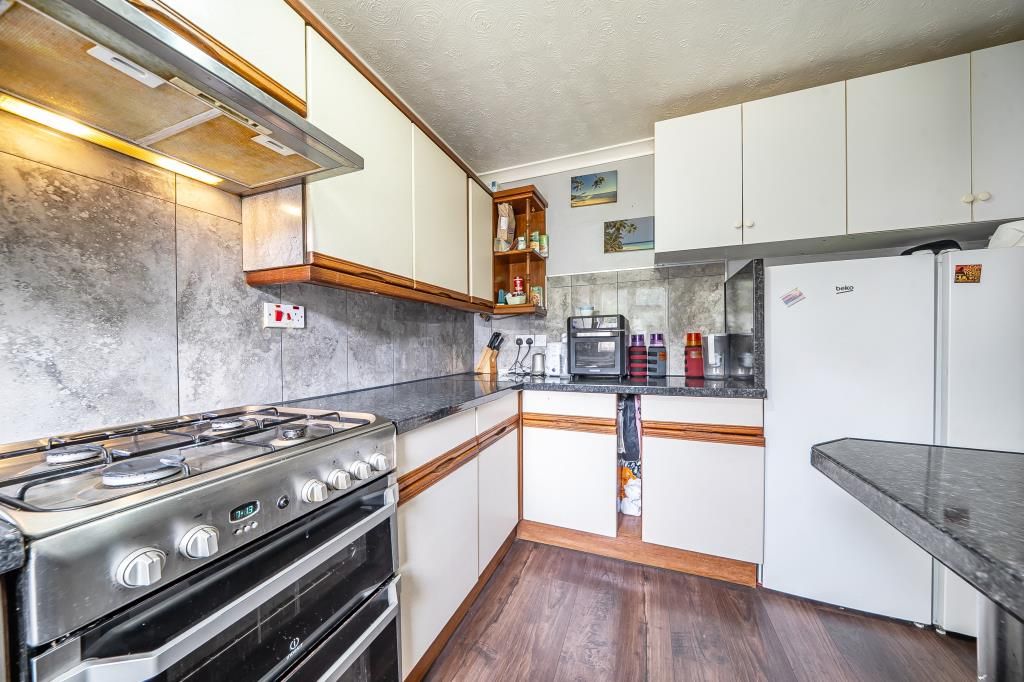 Property photo 3 of 20 Kitchen