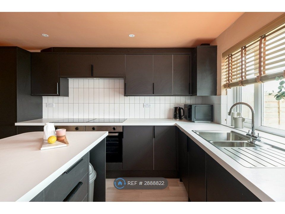 Property photo 1 of 17 Kitchen