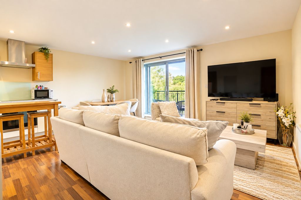 Property photo 2 of 19 Bright_Modern_Living_Space_Balcony_Views