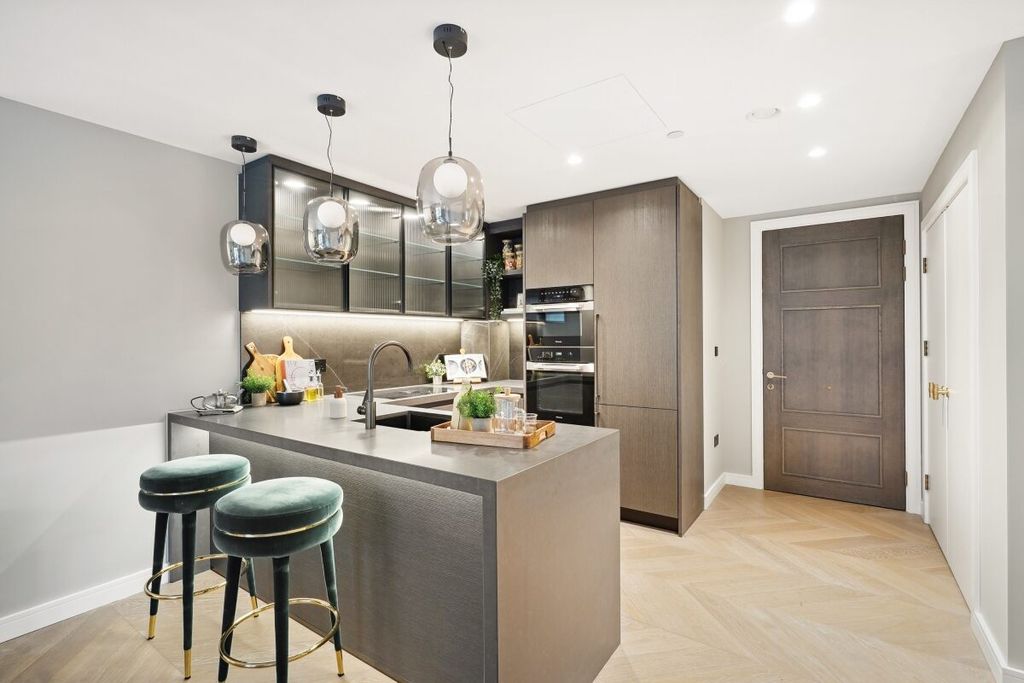 Property photo 2 of 21 Jll