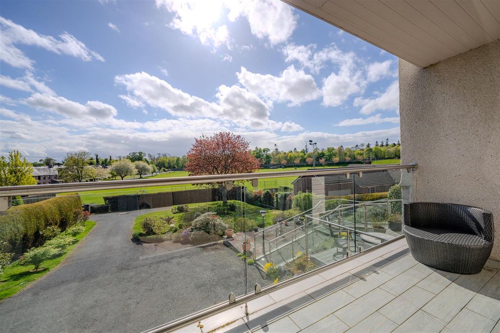 Property photo 2 of 43 Parkdale_Croft_Road_Kelso-25.Jpg