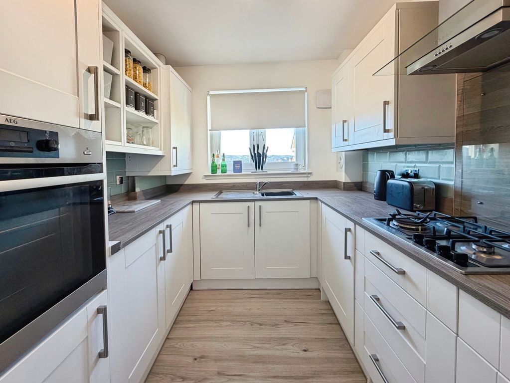 Property photo 2 of 12 Kitchen