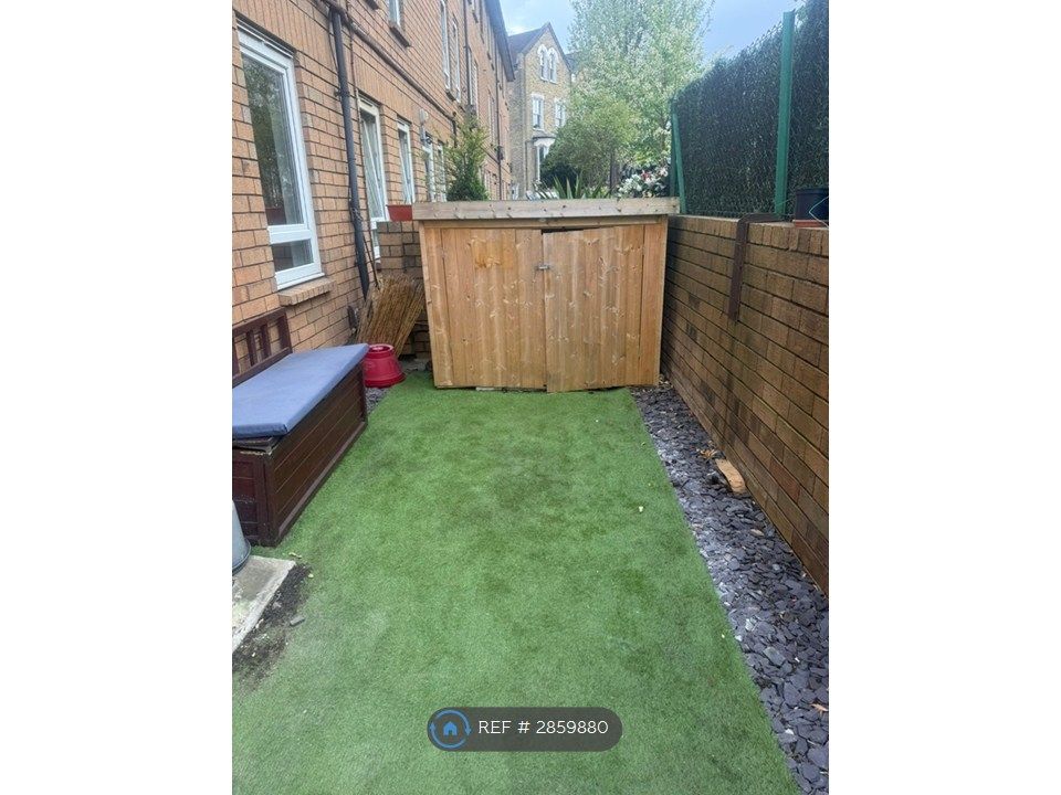 Property photo 2 of 10 Front Garden