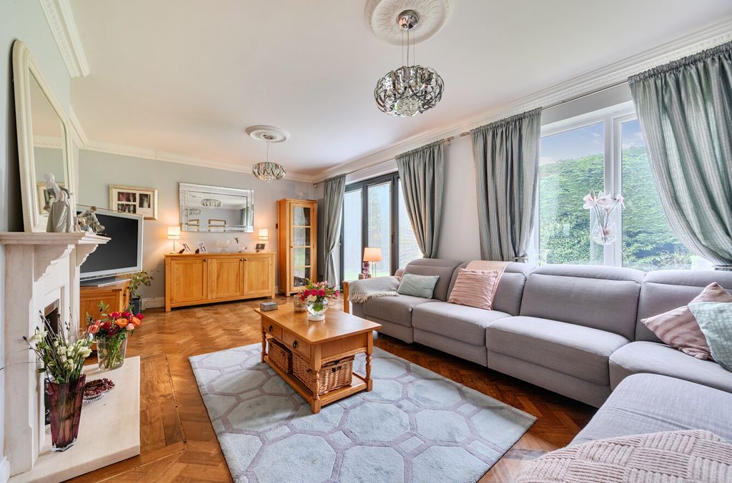 Property photo 2 of 19 1424141-10-69Aebd...