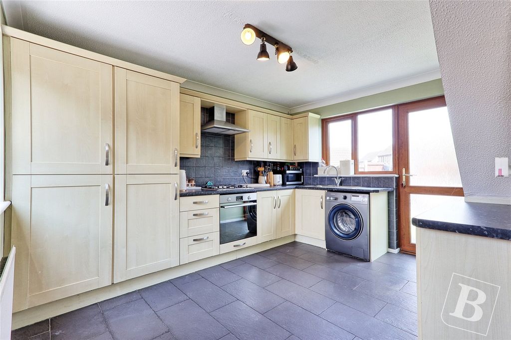 Property photo 3 of 10 Kitchen