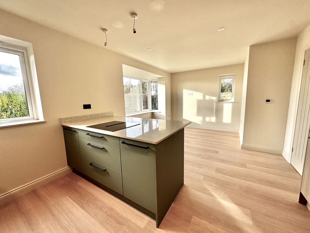 Property photo 2 of 11 2d Lodge Road (6)